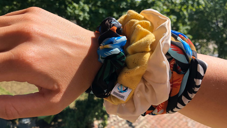 Cuci il tuo elastico per capelli | Image